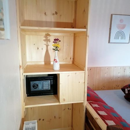 Aille River Tourist Hostel And Camping 杜林 客房 照片