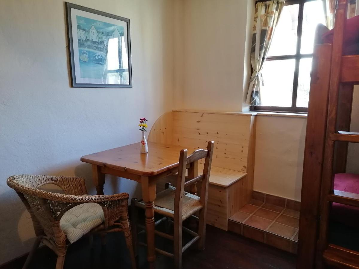 Aille River Tourist Hostel And Camping 杜林 外观 照片