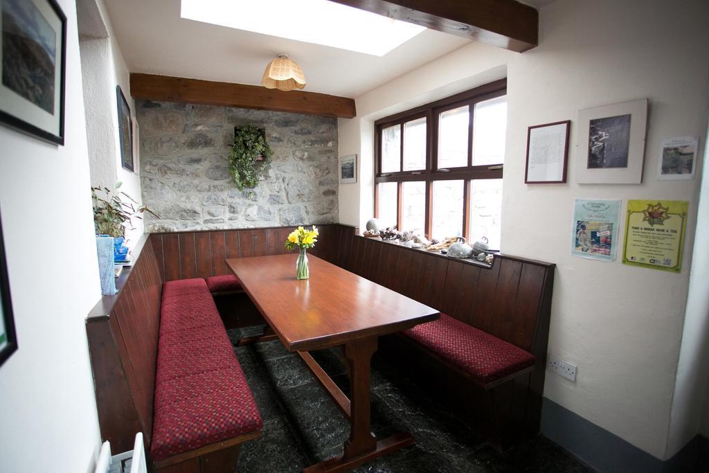 Aille River Tourist Hostel And Camping 杜林 外观 照片