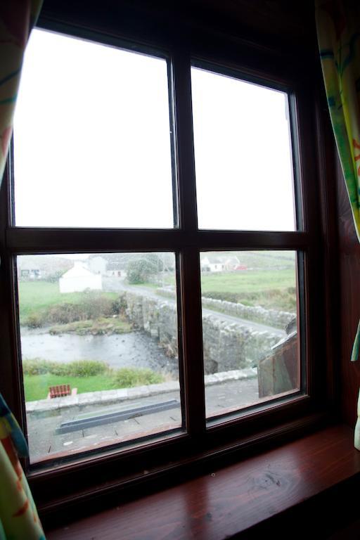 Aille River Tourist Hostel And Camping 杜林 客房 照片