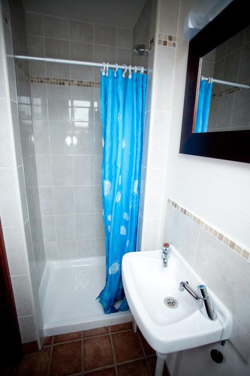 Aille River Tourist Hostel And Camping 杜林 客房 照片