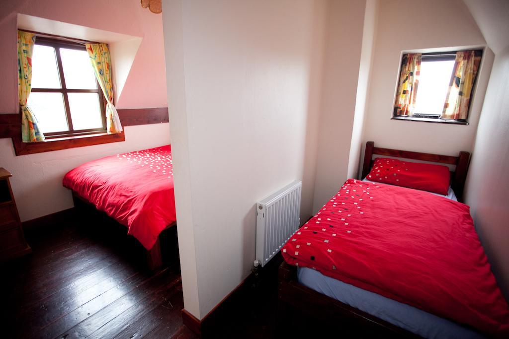 Aille River Tourist Hostel And Camping 杜林 客房 照片