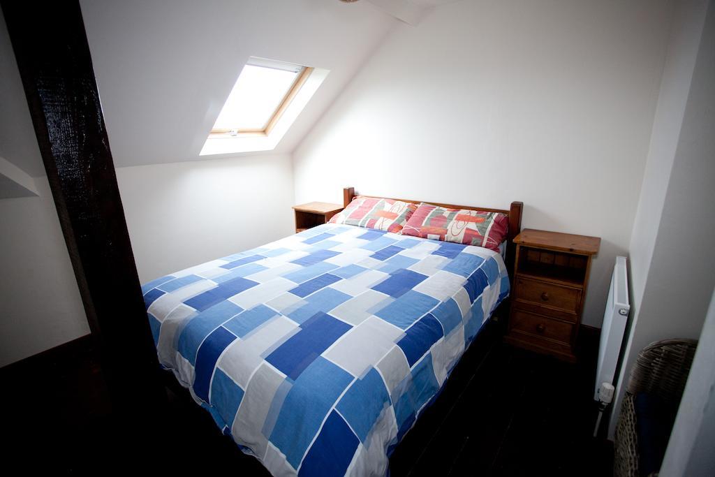 Aille River Tourist Hostel And Camping 杜林 客房 照片