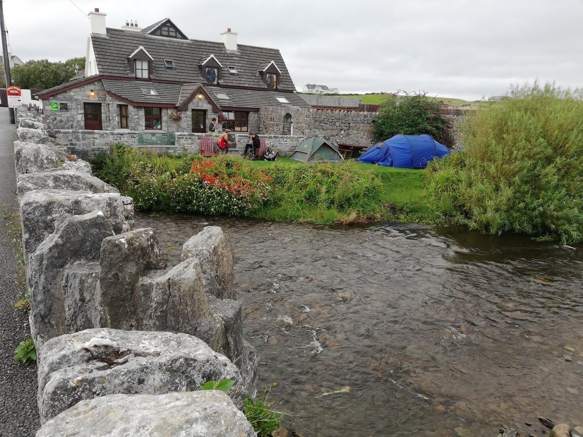 Aille River Tourist Hostel And Camping 杜林 外观 照片